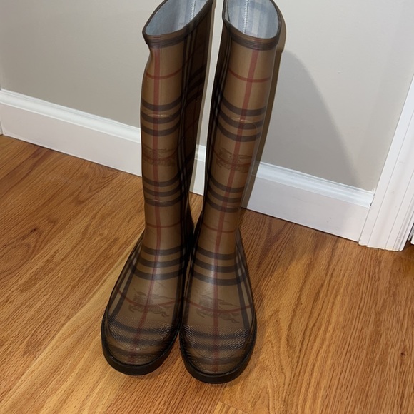 Burberry rain boots - Picture 2 of 5